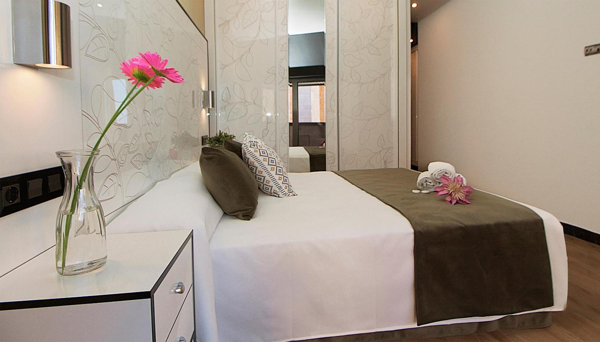 מאלגה Apartamentos Suites Oficentro Deluxe חדר תמונה